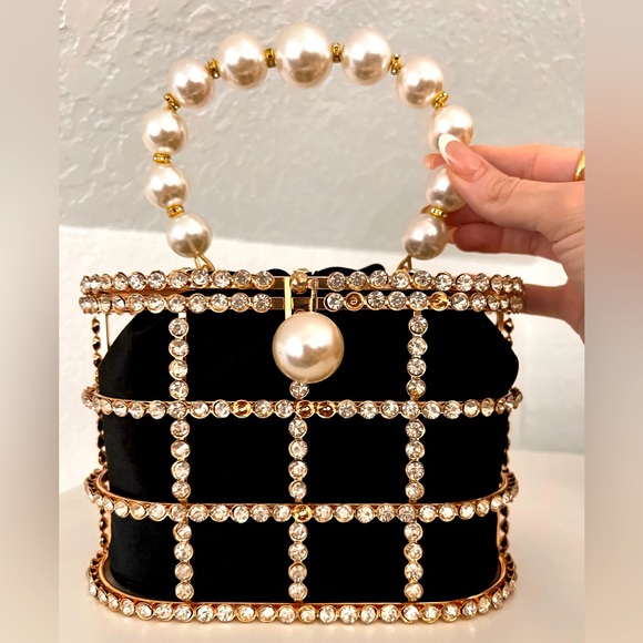 Handbags - EUC CRYSTALIZED CAGE EVENING CLUTCH